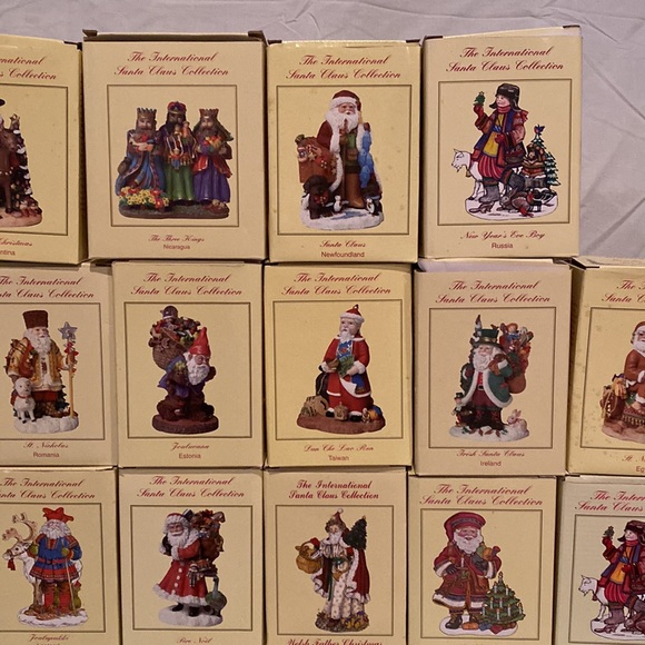Vintage The International Santa Collection Lot of 41 figurines - Picture 4 of 7